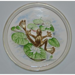 Decorative plate "Frog and flowers" (white flowers)
